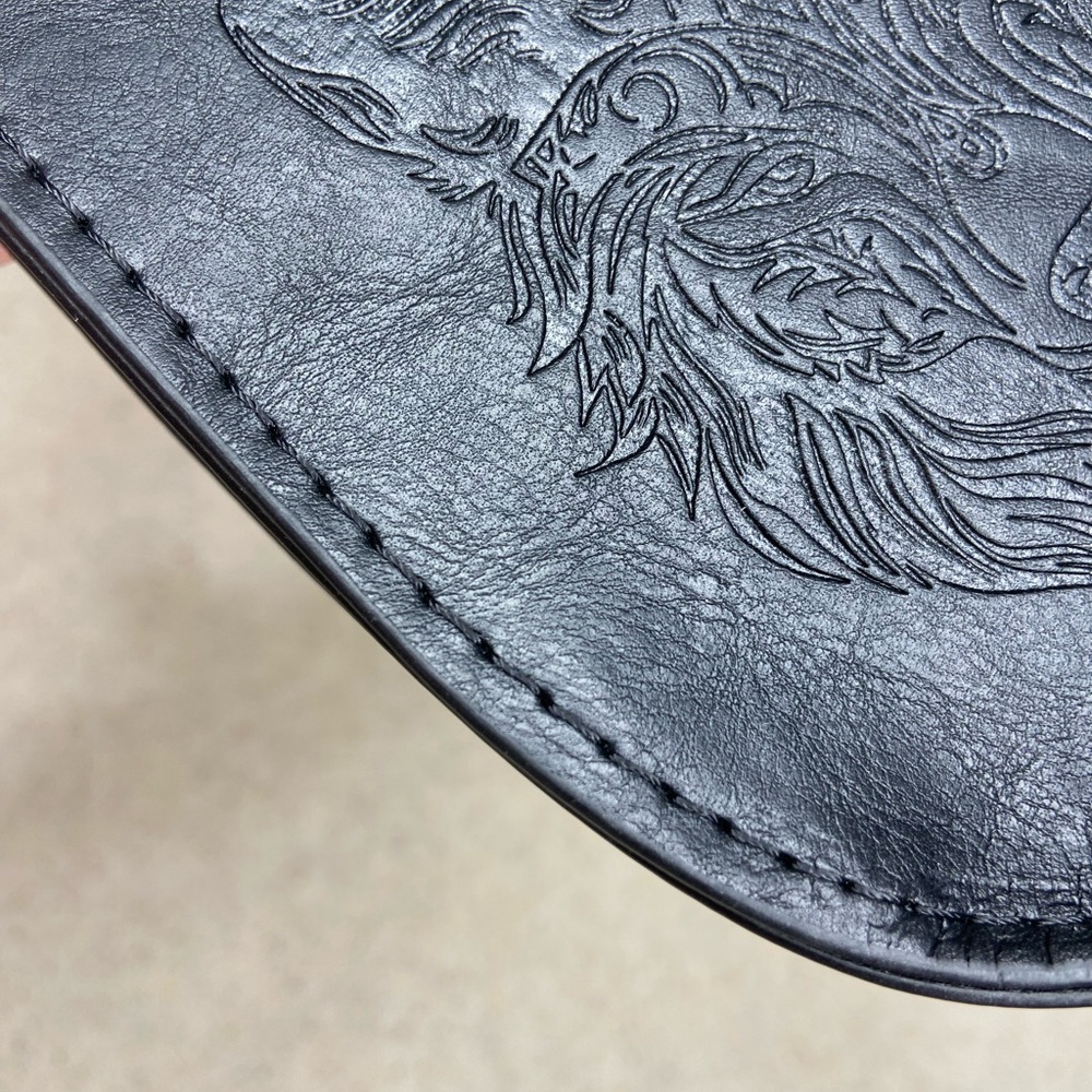 Black belt pouch embossed wolf - Picture 8 of 9